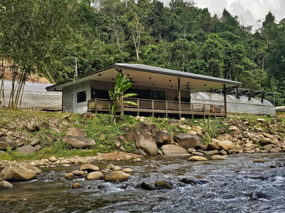 Rugading Riverside Near Kota Kinabalu. Holiday home Kampong Rugarding